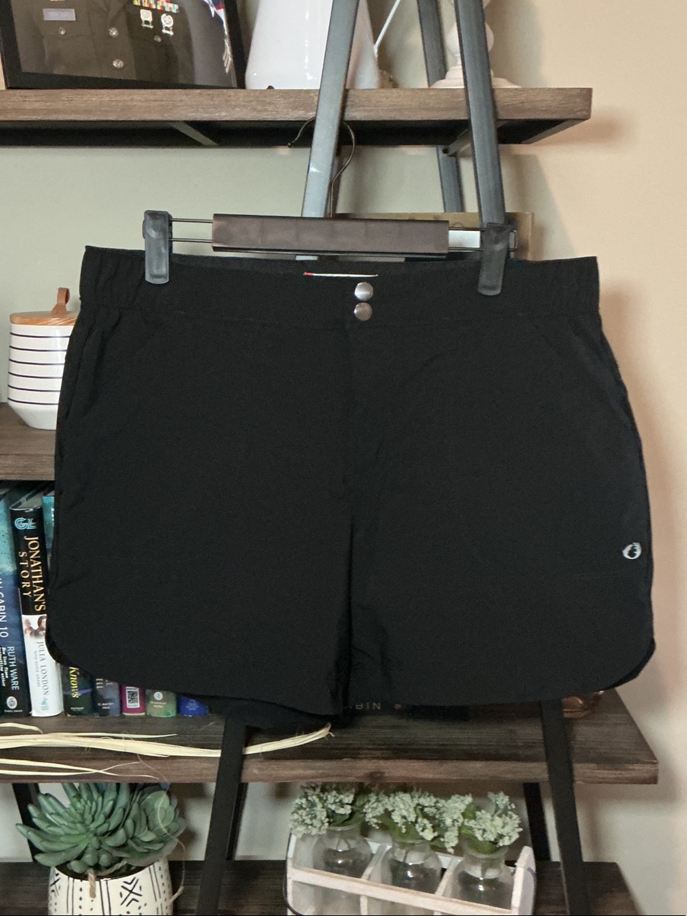 The American Outdoorsman Ladies Shorts Size L